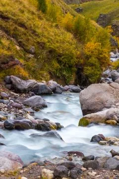 Mountain stream autumn Stock-Fotos