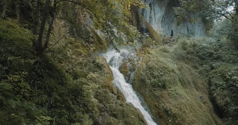 Mountain stream Vídeos de archivo 204986366