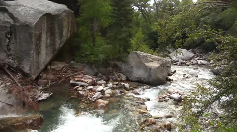 Mountain stream pan Vídeos de archivo 26035962