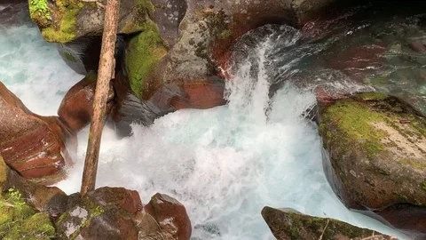 Mountain stream in real time flowing right to left Vídeo Stock 114003062