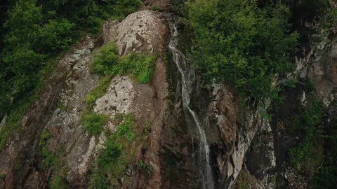 Mountain streams come together and form a mountain river, top view Vidéo 201036782