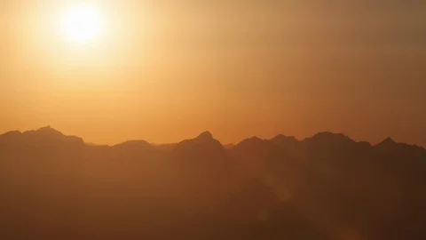 Mountain At Sunset With Golden Lights Stockbeeldmateriaal 89850254