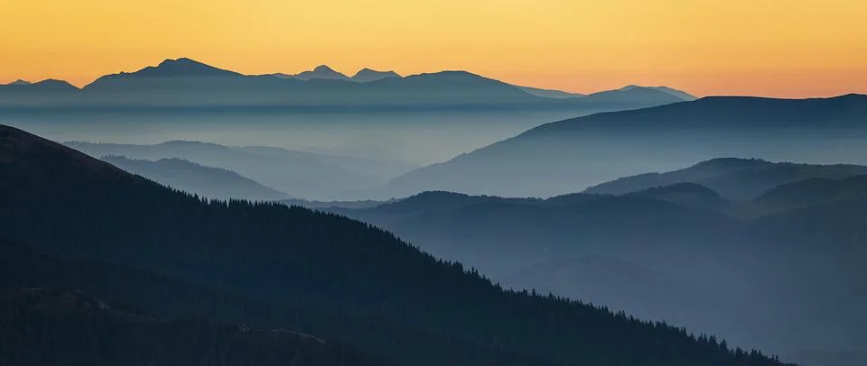 Mountain sunset header 스톡 사진