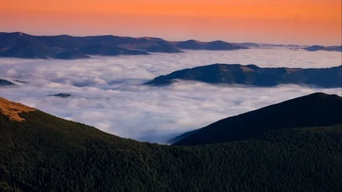 Mountain time lapse in the waves of fog Video stock 120749914