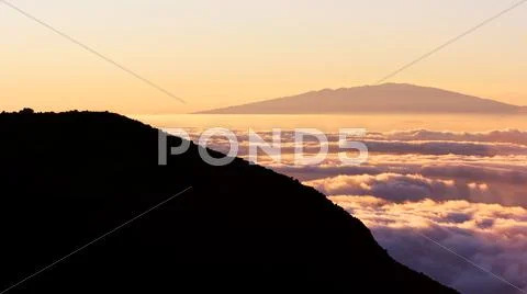 Mountain top above the clouds Stock-Fotos