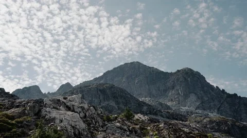 Mountain Top Cloudy Time Lapse Golden Ears British Columbia Stockbeeldmateriaal 232539851