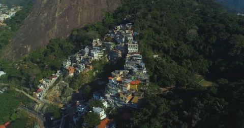 Mountain-top favela surrounded by Atlantic forest in Rio de Janeiro Brazil 스톡 동영상 126113986