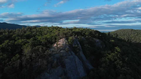 Mountain Top over Forest and Beautiful Evening Clouds - Drone 4K Aerial Footage Vídeo Stock 132988252