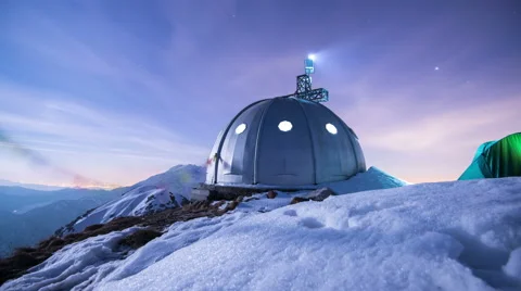 Mountain top under full moon timelapse Video stock 62772890