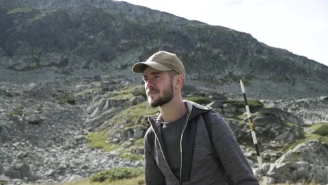 Mountain trek Vídeos de archivo 263312847