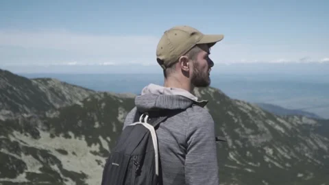 Mountain trek Vídeos de archivo 263313045