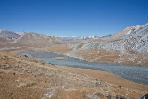 Mountain valley and the source of the river in Tien Shan Foto stock