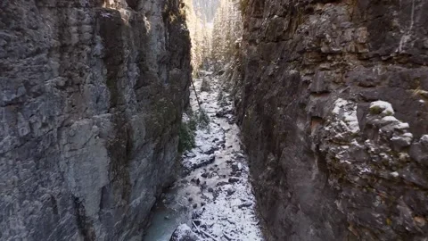 Mountain valley and stream 動画素材 305702035