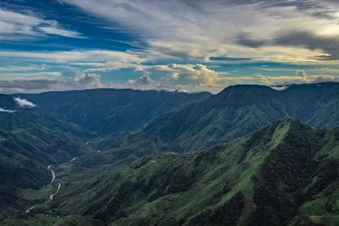 Mountain valley with dramatic sunset sky and low clouds at evening Stock-Fotos