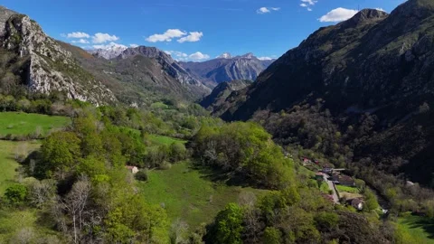 Mountain Valley Panoramic Pan Asturias Spain Aerial Landscape Vidéo 337936680