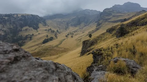 Mountain valley timelapse with storm clouds, rain and golden grasslands Vídeo Stock 331641508