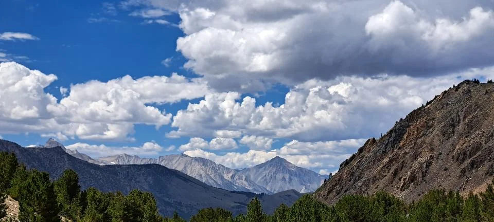 Mountain view with clouds Fotos de archivo