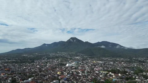Mountain view with cloudy blue sky and residential buildings below Stock Footage 315624505