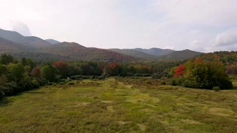 Mountain View at Lake Placid. Fall season. Vídeo Stock 159360118