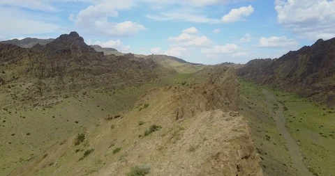 Mountain view in the mongolian desert Stock Footage 122138364