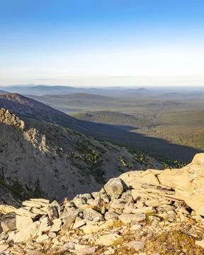 Mountain view over endless forest valleys in Ural Mountains, Russia Foto stock