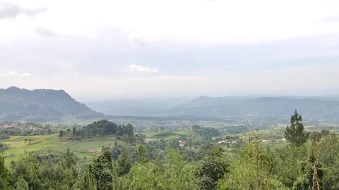 Mountain view from the top of the hill Vídeo Stock 221440714