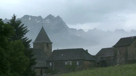 Mountain village engulfed in clouds 스톡 동영상 485311