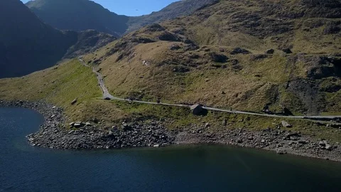 A mountain walking path through Snowdonia, Wales, UK. 動画素材 89503759