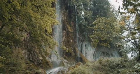 Mountain waterfall and stream Vídeos de archivo 204986511