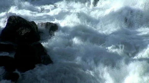 Mountain Waterfall-cu-zoom Stock-Footage 783452
