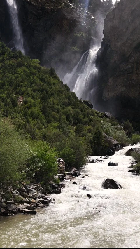 Mountain waterfall 库存影片 344545484