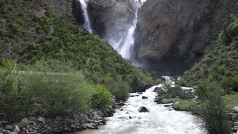 Mountain waterfall 库存影片 344545501