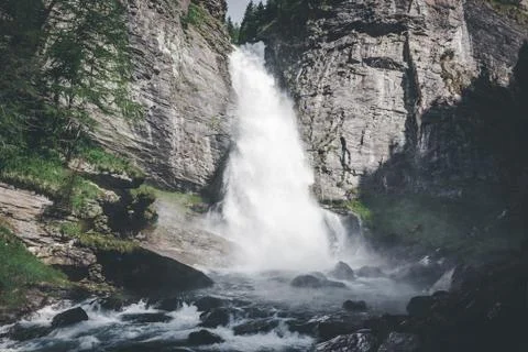 Mountain Waterfall 库存照片