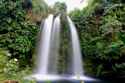 Mountain waterfall 库存照片