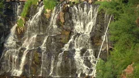 Mountain waterfall with rocks flows down. Vidéo 159755107