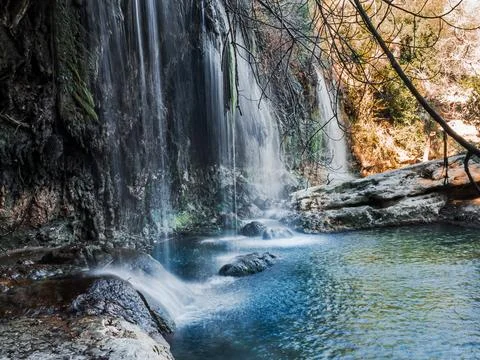 Mountain waterfall. Water flows downstream from the waterfall from the mountains Foto stock
