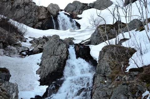 Mountain waterfall in winter Foto stock