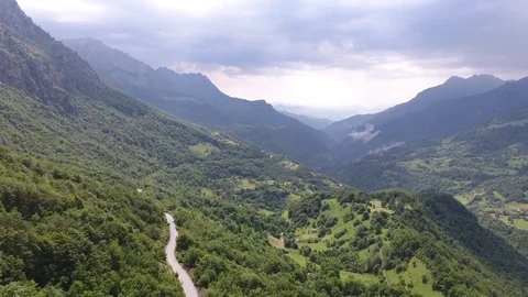 Mountaine road Video stock 77144901