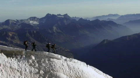 Mountaineers on alpine ridge 스톡 동영상 279986