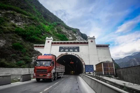 The mountainous road under construction in western Sichuan, China Stock Photos