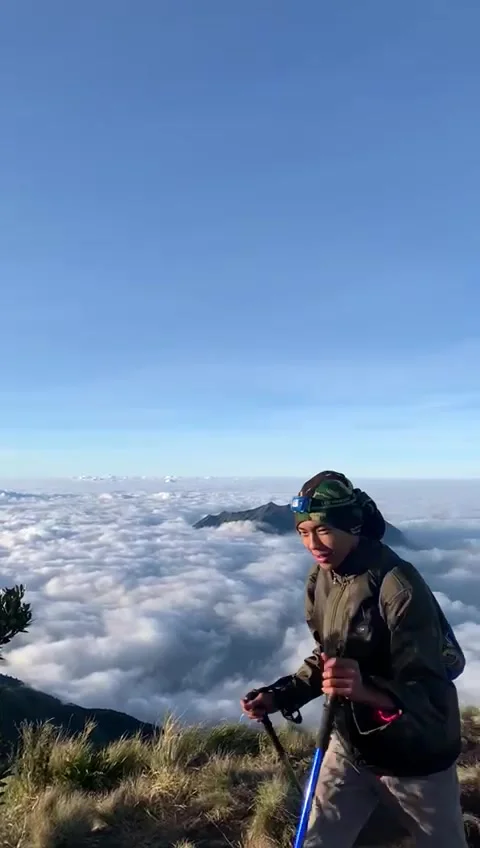 Mountains above the clouds 動画素材 206576212