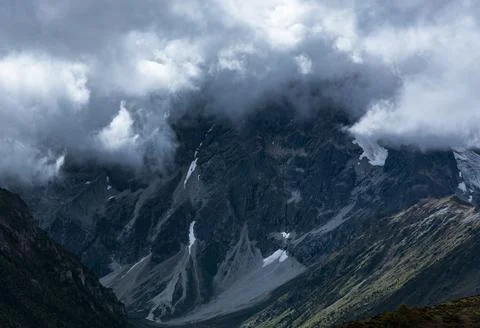 Mountains and clouds along the Yunnan-Tibet route Stock Photos