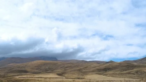 Mountains and Clouds in Dusk 動画素材 218169009