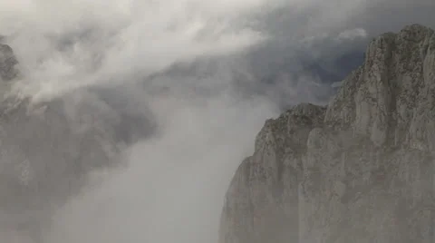 Mountains and Clouds 库存影片 32814465