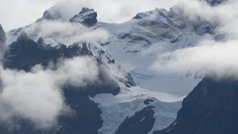 Mountains and clouds in Torres del Paine National Park, Chile (5) Vídeos de archivo 112947198