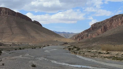 Mountains and dry river bed. Morocco. Dry weather. 스톡 동영상 105419486