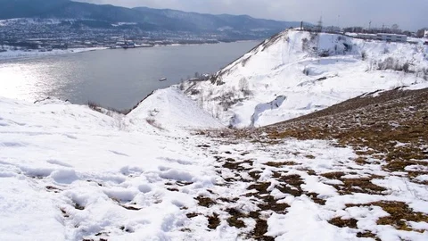 Mountains and river in winter Vídeos de archivo 87290762