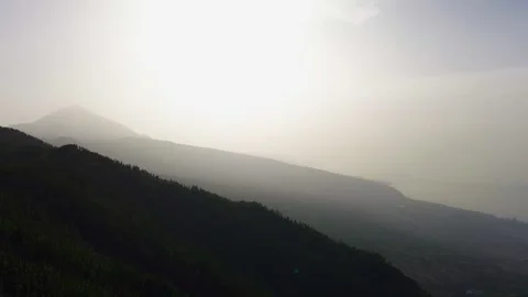 Mountains and Sea in Harmony 库存影片 320169010