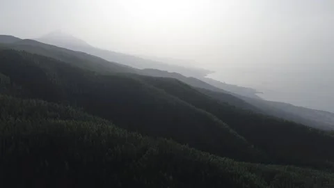 Mountains and Sea in Harmony 库存影片 320169090