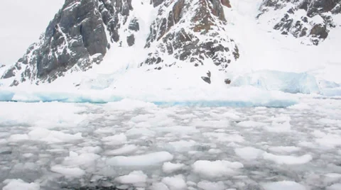 Mountains in Antarctica 스톡 동영상 33580800